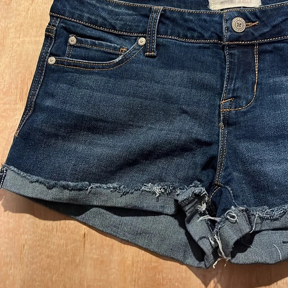 Alter’d state womens denim Jean short shorts shorts with raw hem - Picture 2 of 8